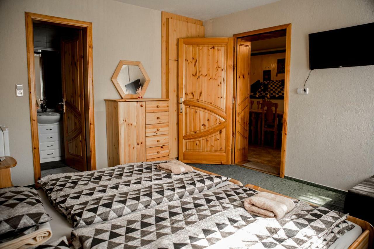 Berger Pince-Vendeghaz, Hajosi Pincek Hotel ภายนอก รูปภาพ